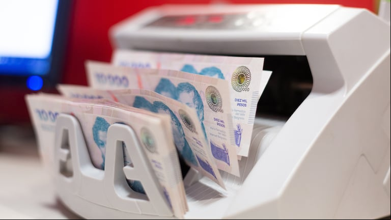 Tres bancos ofrecen préstamos para autónomos en abril de 2025: requisitos y cómo solicitarlos (Foto: Adobe Stock).