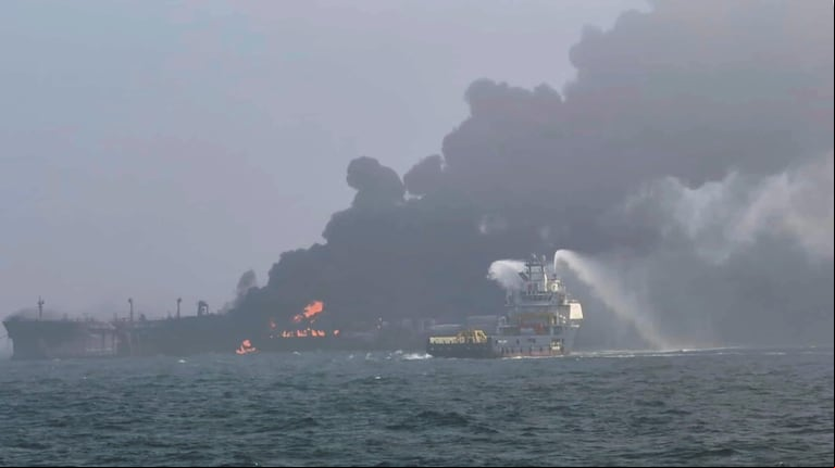 Un barco petrolero y un carguero chocaron en el Mar del Norte: rescataron a 32 personas. (Foto: AP)