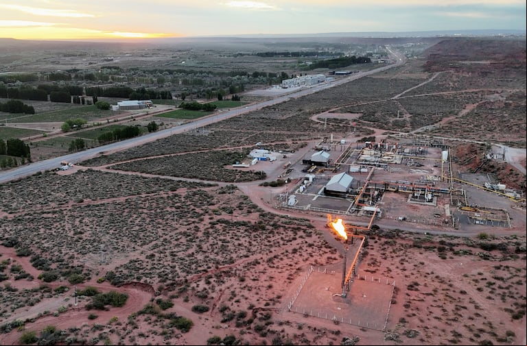 Un decreto de Donald Trump complicaría el ingreso de dólares del petróleo y el gas de Vaca Muerta. (Foto: REUTERS/Alexander Villegas/File Photo)