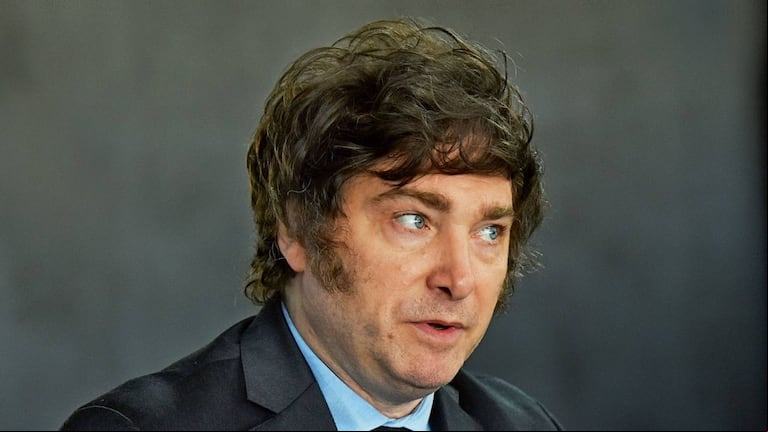 Una ex del economista sostuvo que su romance con Fátima Florez es falso.