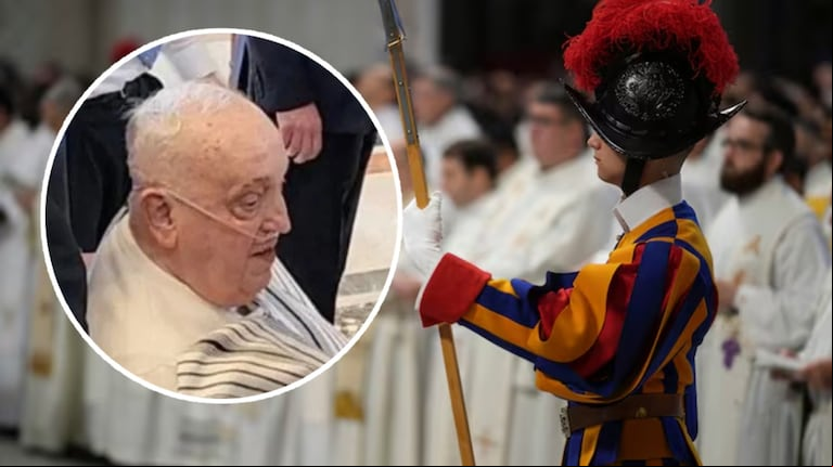 Una foto del papa en camiseta y con bigotera generó todo tipo de controversias en el Vaticano. (Foto: Reuters).