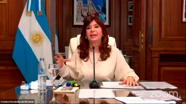 Una imagen de Cristina Kirchner durante la audiencia con la Cámara de casación. (Foto: NA)