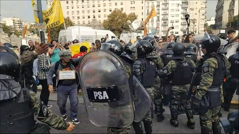 Una nueva marcha de jubilados. (Foto: TN)