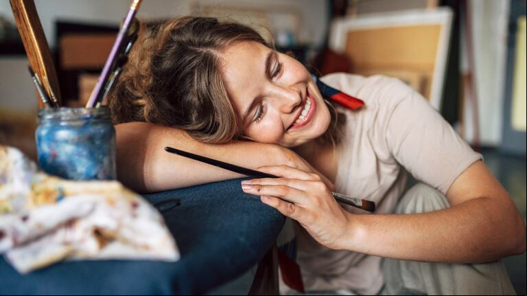 Una tarea creativa saca siempre una sonrisa. (Foto: Adobe Stock)