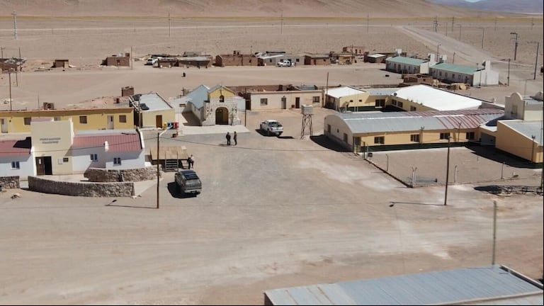 Una vista aérea de Olacapato, el pueblo olvidado. (Foto: Telenoche)