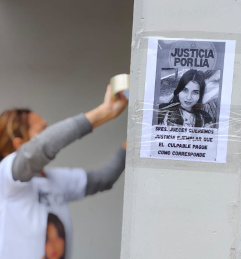 Uno de los carteles en pedido de justicia por el crimen de la joven de 22 años. (Foto: gentileza Alejandra Falcón).