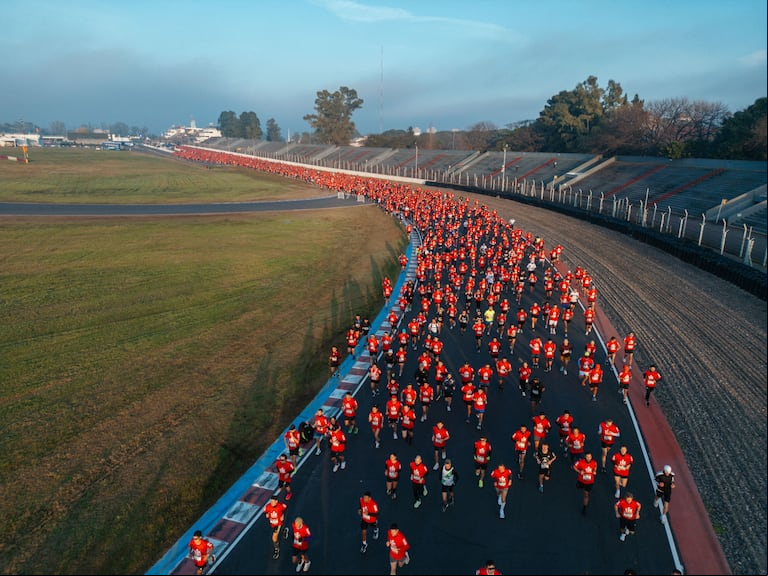 Unos 4900 runners participaron de los 15k en el autódromo. (Foto: Victoria Fera).