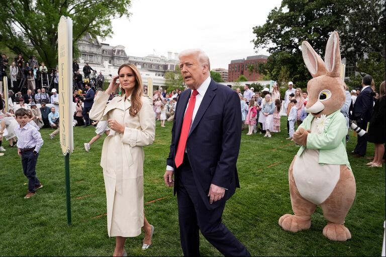 U.S. President Donald Trump and U.S. first lady Melania Trump attend the annual White House Easter Egg Roll event, on the South Lawn of the White House in Washington, D.C., U.S., April 21, 2025. REUTERS/Ken Cedeno