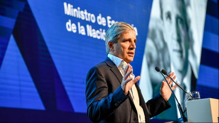 Usar los dólares del colchón: cuál será la medida de Caputo que va a “sorprender”, según analistas (Foto: Ministerio de Economía)
