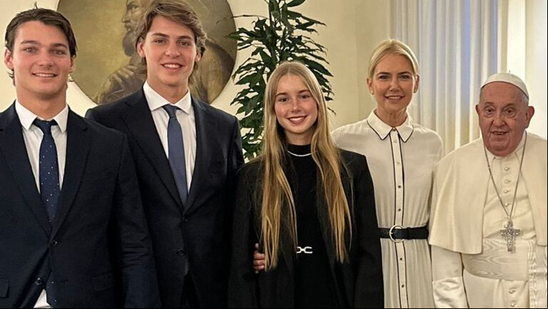 Valeria Mazza eligió una apuesta elegantísima para ir a ver al Papa Francisco. (Foto: Instagram/@valeriamazzaok)