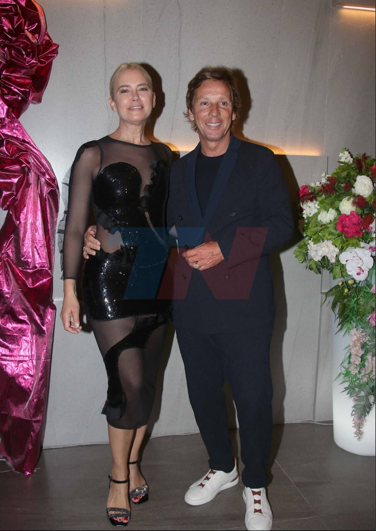 Valeria Mazza y Alejandro Gravier en el cumpleaños de Fabián Medina Flores. (Foto: Movilpress)