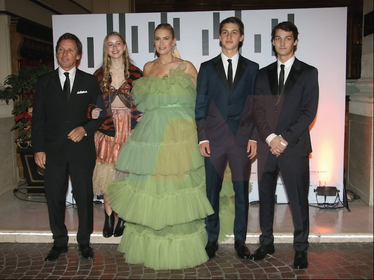 Valeria Mazza y familia posaron juntos en el evento de Para Ti. (Foto: Movilpress).