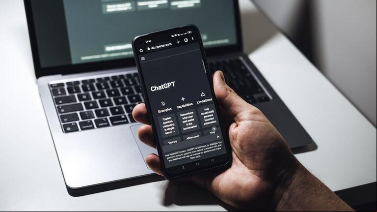Varios s utilizan ChatGPT como sus terapeutas. (Foto: Adobe Stock)