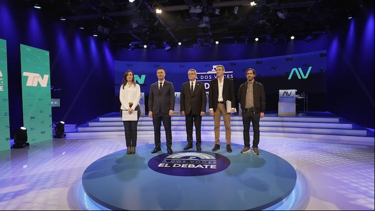 Victoria Villarruel, Luis Petri, Agustín Rossi, Florencio Randazzo y Nicolás del Caño, en A dos Voces, en los estudios de TN. (Foto: Agustina Ribó / VideoLab)