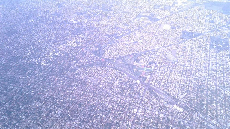 Vista aérea de Turdera, una ciuad del conurbano bonaerense de apenas 2 kilómetros cuadrados. (Foto: Wikimedia/Ezequiel Esposito)