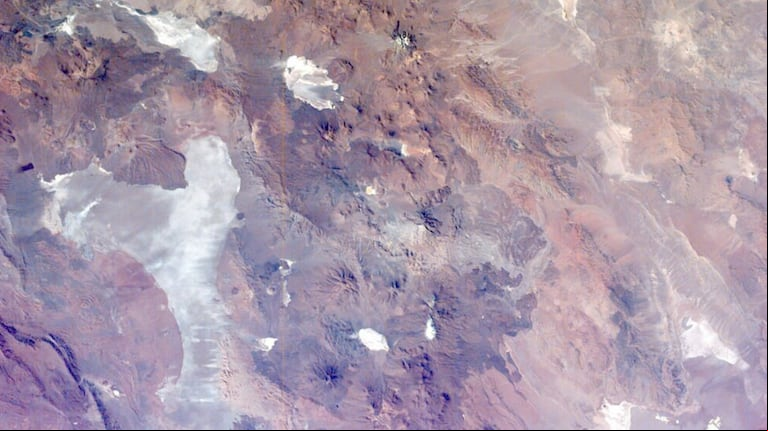 Vista de la Puna de Atacama desde el espacio, tomada desde la Estación Espacial Mir de Rusia. (Foto: AFP/NASA)