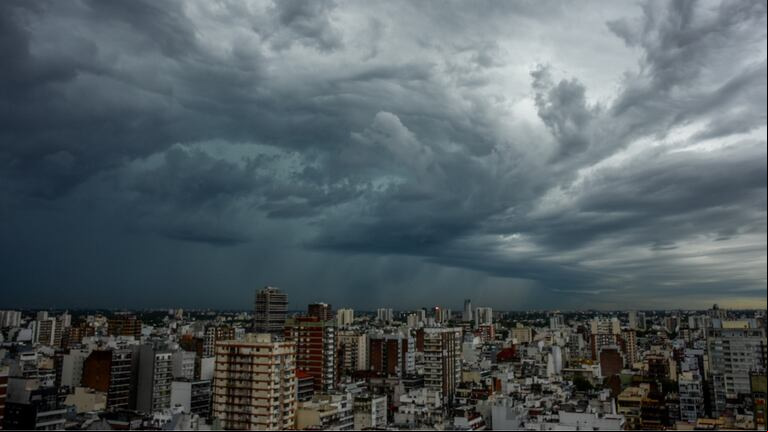 Vuelve el mal tiempo: a qué hora puede llover este miércoles 12 de marzo en Buenos Aires, según el SMN (Foto: Adobe Stock).