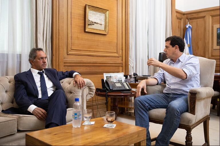Wado de Pedro junto a Scioli en una reunión. (Foto: Ministerio del Interior)