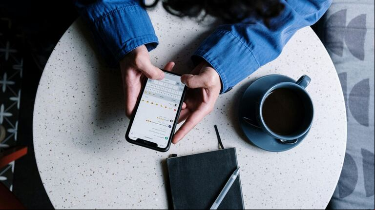 WhatsApp te ayuda a identificar qué tipos de relaciones estás teniendo a través de los mensajes escritos o de audio. (Foto: ilustrativa/Pexels)