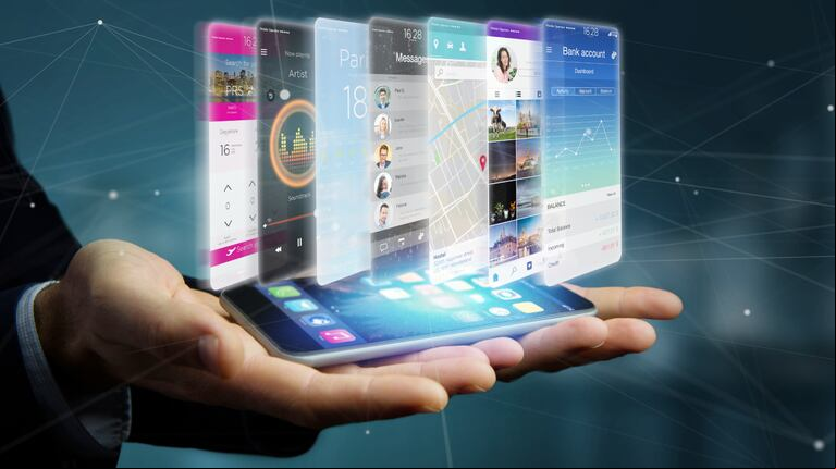 Ya sea que lo uses para trabajar, estudiar, jugar o comunicarte con tus os, tu celular debe tener sí o sí estas aplicaciones. (Foto: AdobeStock)