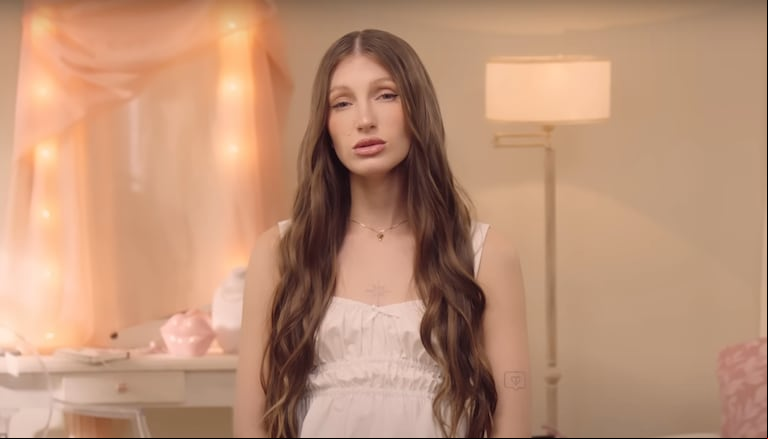 Yami Safdie estrenó el video "Odio Odiarme". Foto: captura del video.